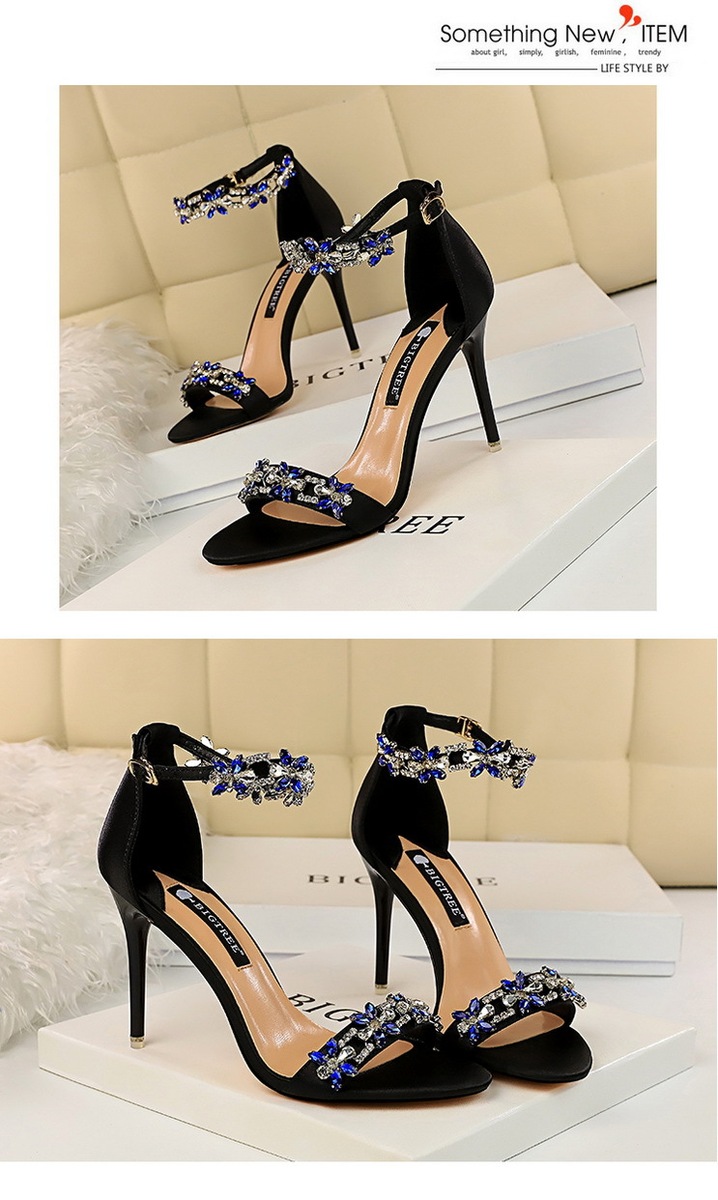Giày sandal cao gót nữ mũi hở quai ngang đính đá lấp lánh chất liệu satin — Màu bạc, Màu đen, Màu đỏ, Màu hồng