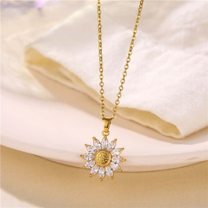 European and American Sunflower Necklace for Women 18K Gold Titanium Steel Flower Necklace Sunflower Zircon Clavicle Chain Cold Style Pendant