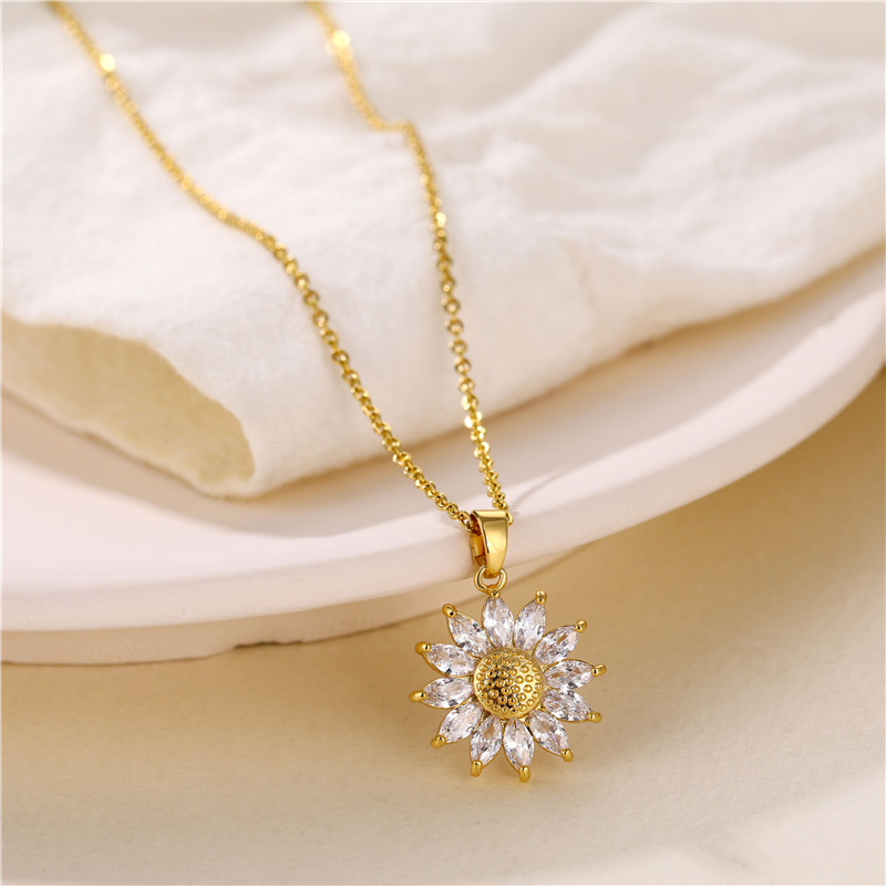 European and American Sunflower Necklace for Women 18K Gold Titanium Steel Flower Necklace Sunflower Zircon Clavicle Chain Cold Style Pendant
