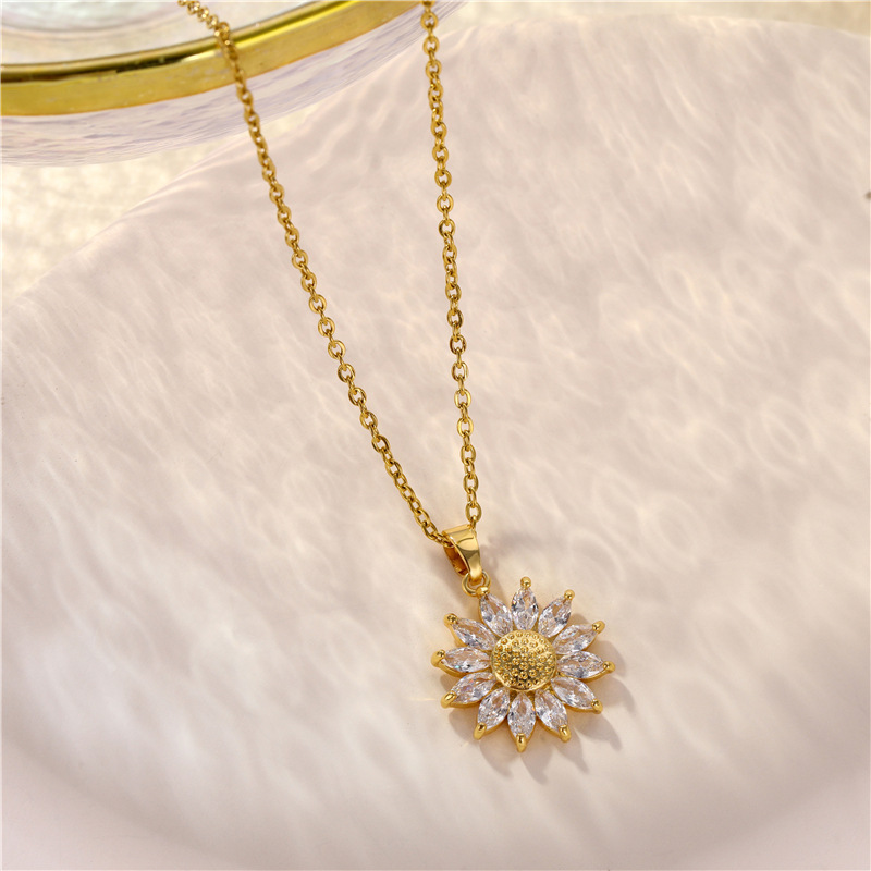 European and American Sunflower Necklace for Women 18K Gold Titanium Steel Flower Necklace Sunflower Zircon Clavicle Chain Cold Style Pendant