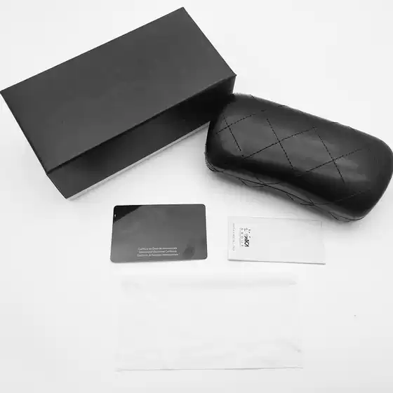 Sunglasses Glasses Case for Men and Women, Versatile Leather Suit Box with Folding Sunglasses, Portable