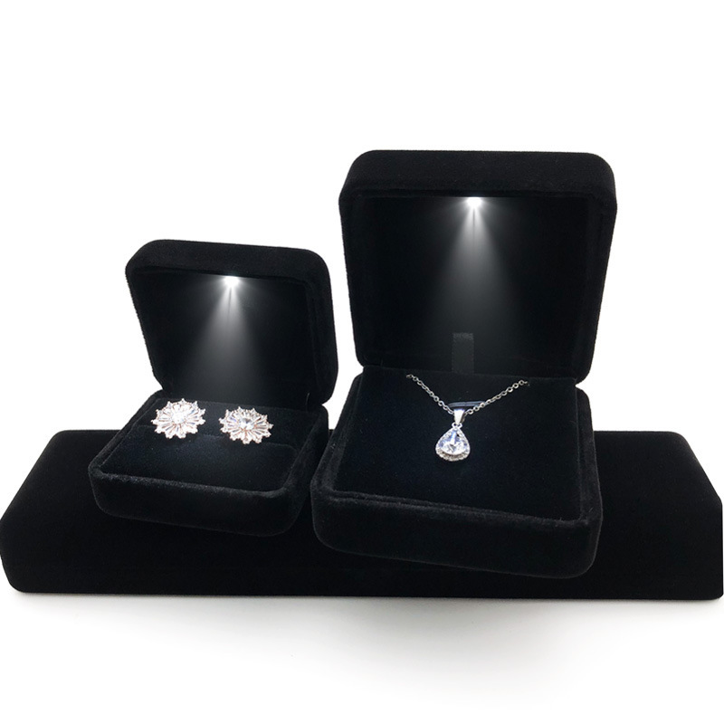 With lamp flannel jewelry box LED lamp iron box ring box pendant bracelet packaging box source factory large quantity discount