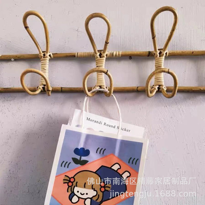 Handmade Indonesian children's clothing store rattan clothes rack hanger bedroom hat rack wall hook retro decoration