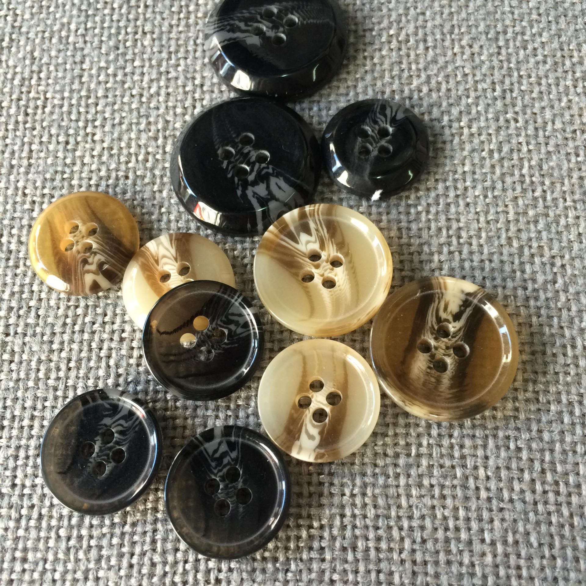 Front Yellow Four-Hole Resin Buttons Floral Coffee Mixed Floral Suit Coat Trench Coat Factory Direct Wholesale Buttons