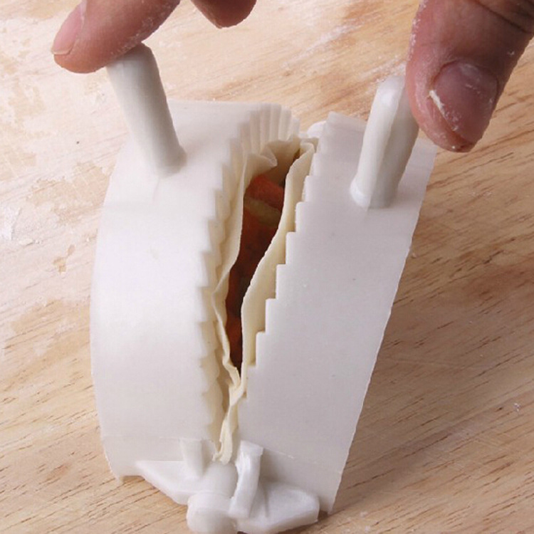 Manual dumpling wrapper plastic dumpling mold fast dumpling clip large, medium and small three pack diameter 7-10cm