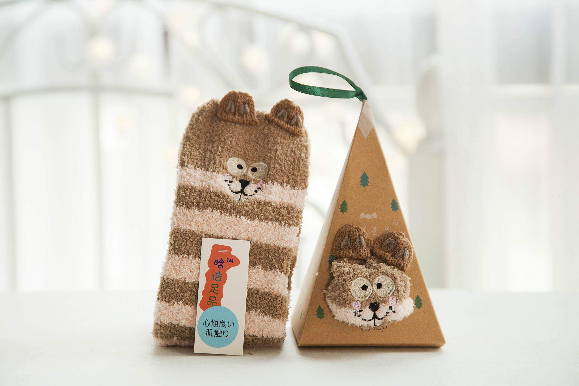 日系圣诞地摊袜子刺绣立体家居珊瑚绒卡通加厚毛巾地板半边绒女袜