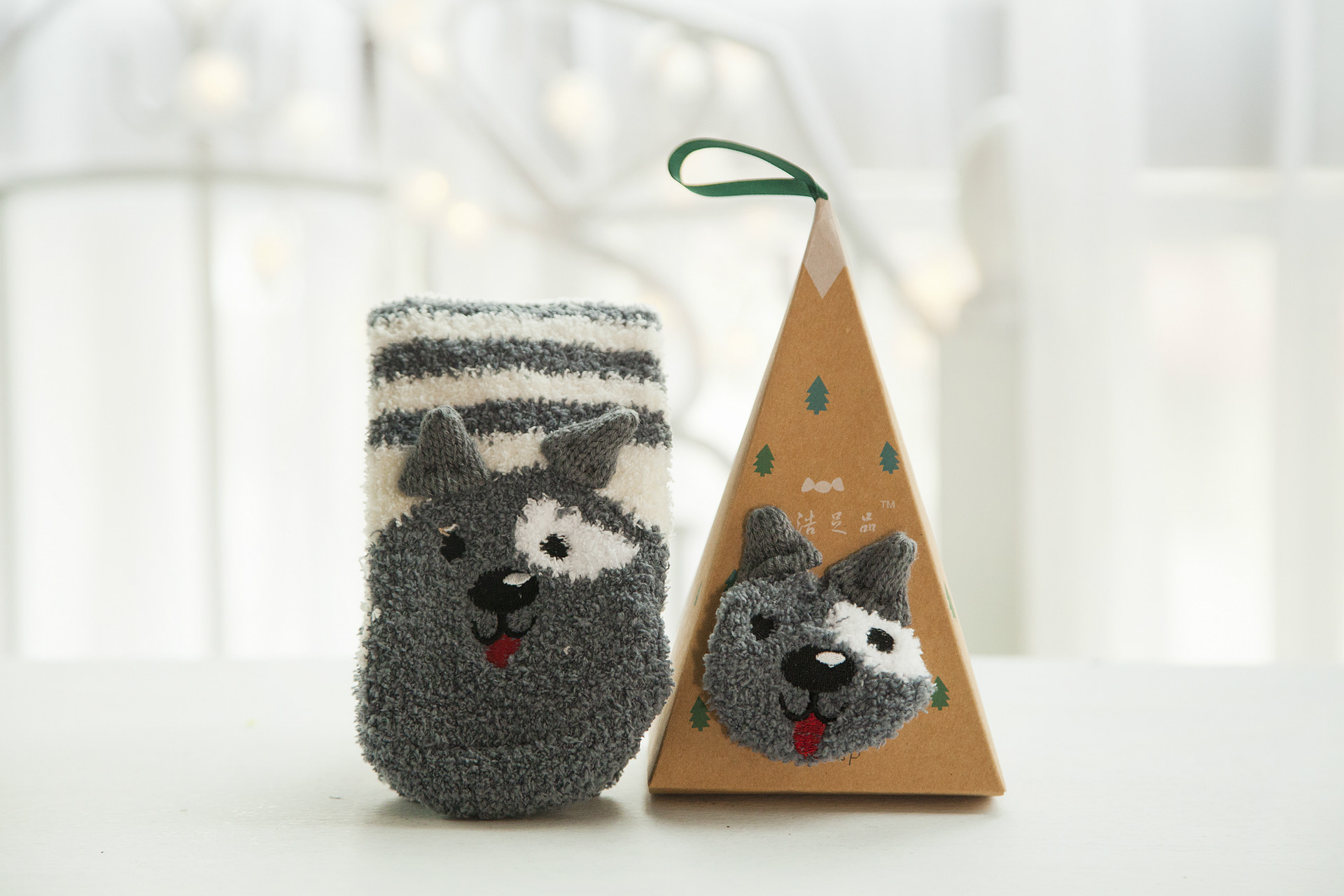 日系圣诞地摊袜子刺绣立体家居珊瑚绒卡通加厚毛巾地板半边绒女袜