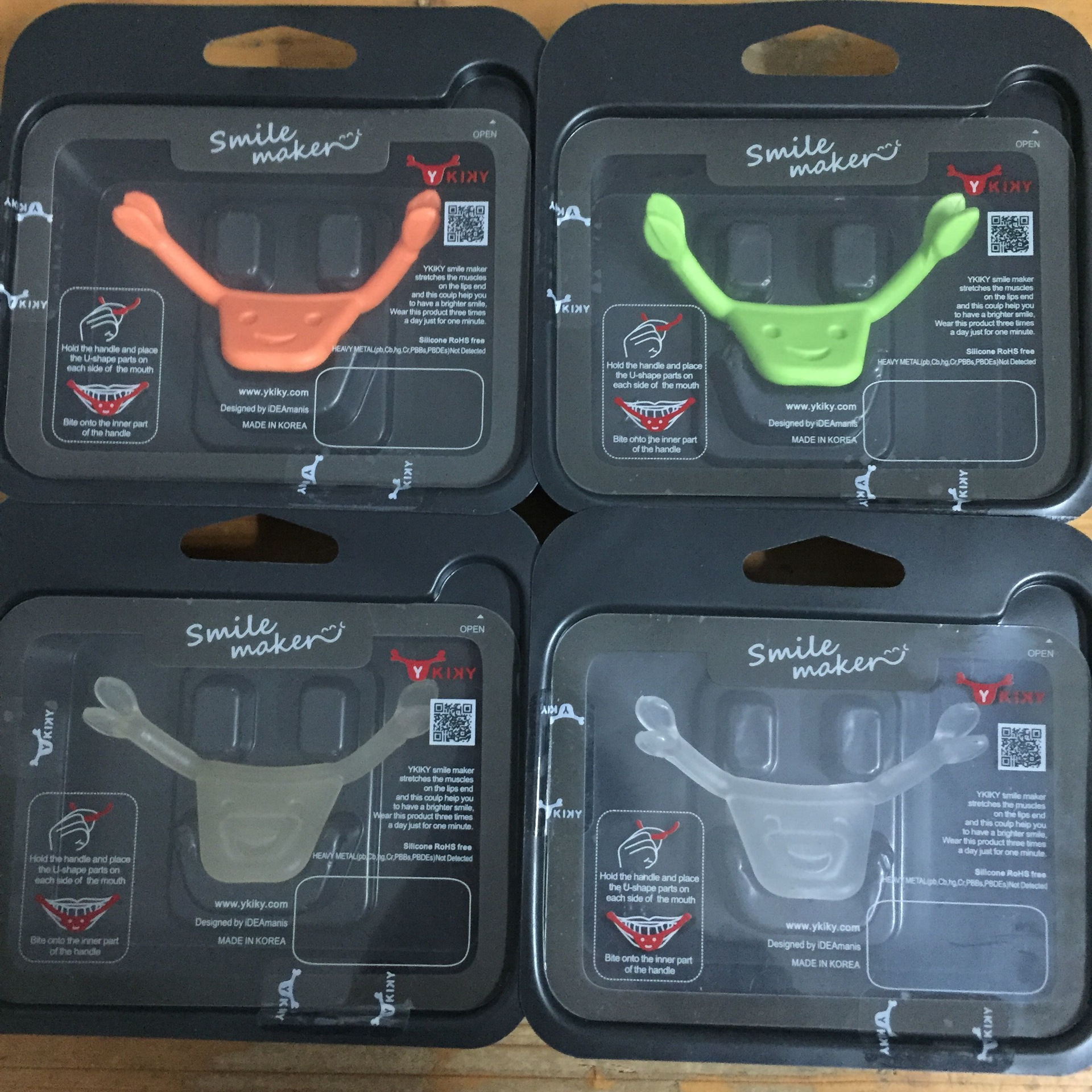 Spot Korea we married the same charming smile straightener to improve the smiling face corners of the mouth lip shape