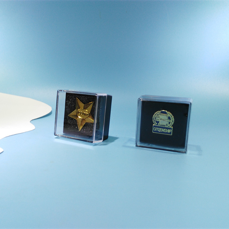 Tiandi cover box badge plastic box 30*30 * 22mm PS material transparent box bookmark box square packing box