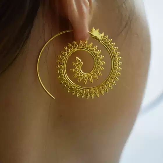 European and American trend personality round spiral earrings light luxury exaggerated whirlpool gear ear jewelry wholesale in stock