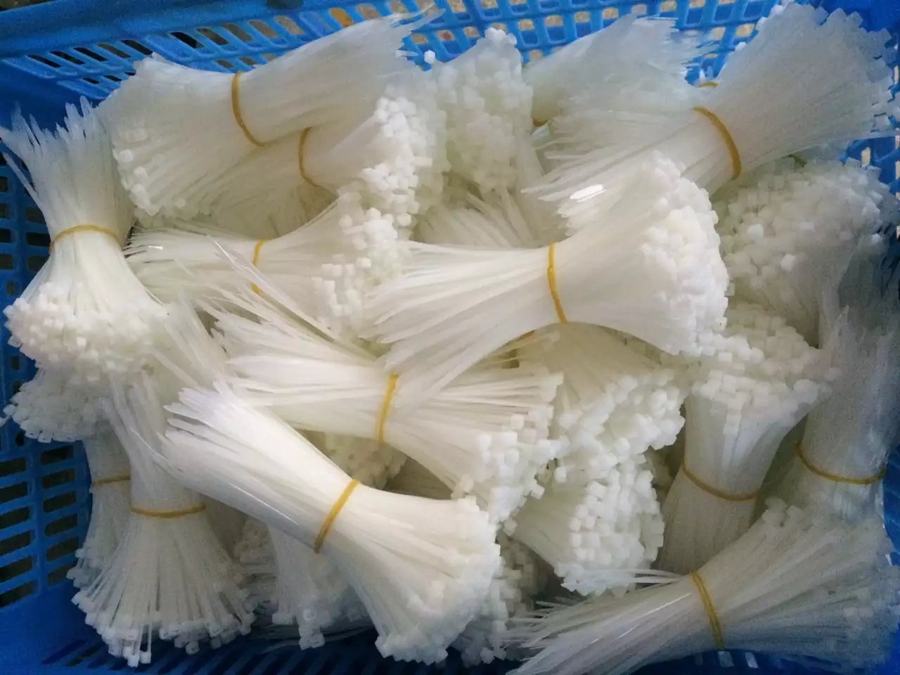 Wholesale nylon cable tie new material electrician plastic binding belt self-locking wire harness factory black white