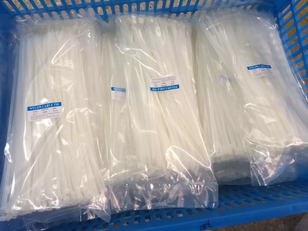 Wholesale nylon cable tie new material electrician plastic binding belt self-locking wire harness factory black white