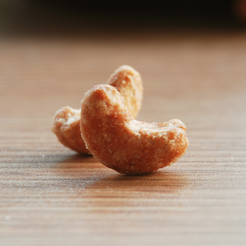 Vietnamese Charcoal Roasted Cashew Nuts 250g with Can Office Snacks Wholesale Drop Shipping Net Weight 150g