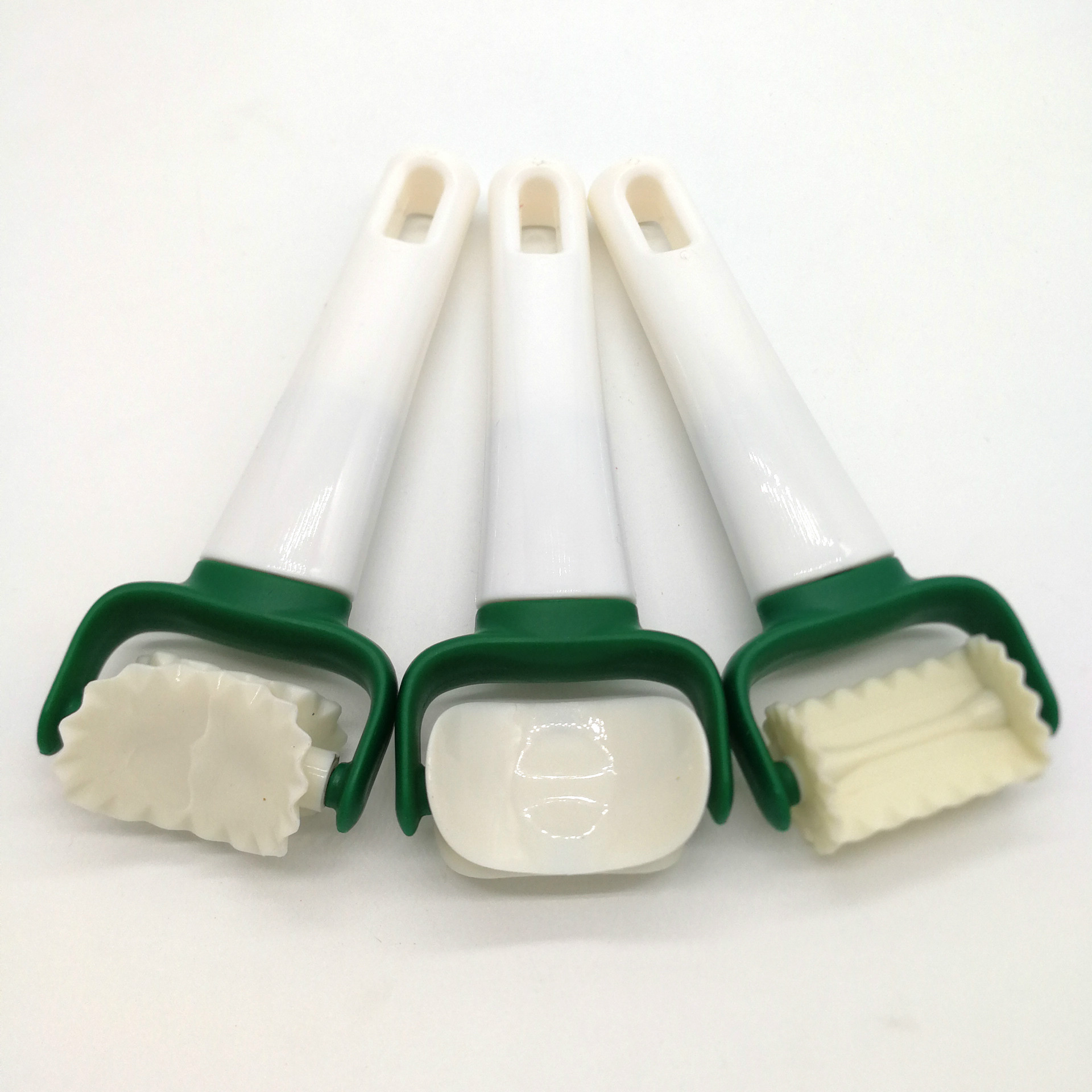 Small round roll dumpling wrapper noodle cutter plastic round cookie mold push cutting tool new kitchen gadgets