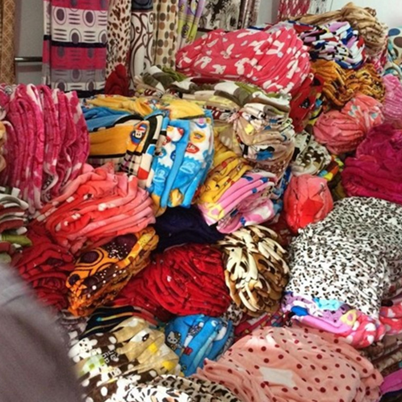 First-Class Inventory Tail Goods Flannel Coral Velvet Blanket Running Around the World Exhibition Gifts Street Stall Wholesale