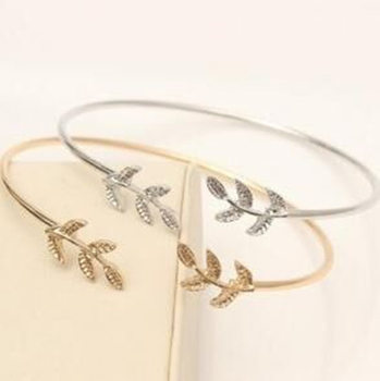 European and American Personalized Simple Leaf Bracelet Open Leaf Bracelet Yiwu Small Commodities Wholesale Street Stall Supply