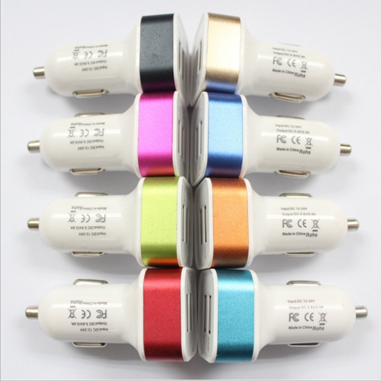 New car mobile phone charger one drag three pairs of USB with cable car charger Android Apple Multi-Function Charger