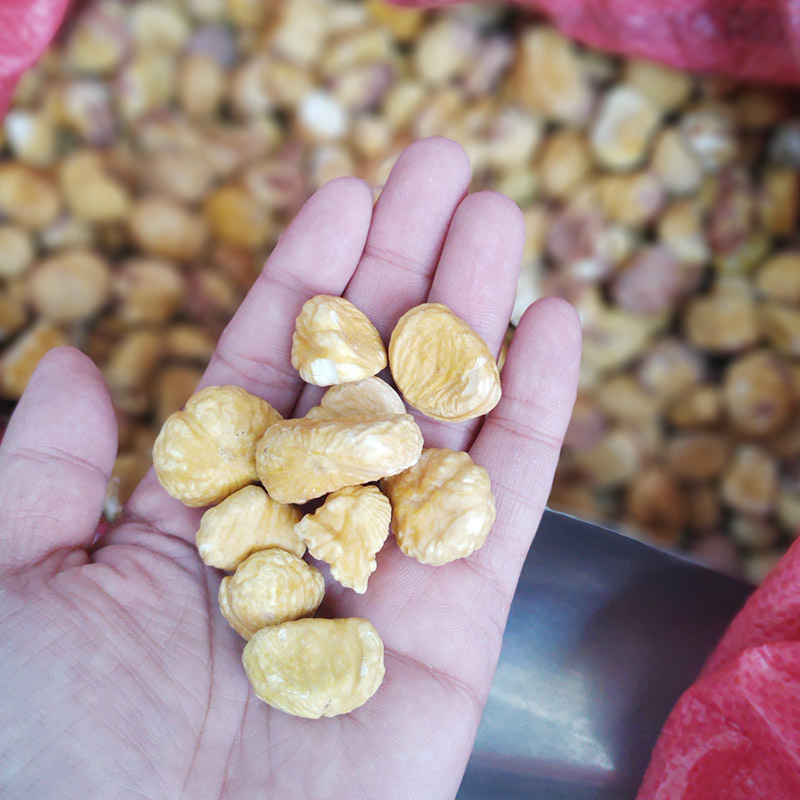Air-dried chestnut kernel, whole box of dried chestnut kernel, wholesale in large quantities, supply all kinds of chestnut kernel for cooking, soup and powder all year round