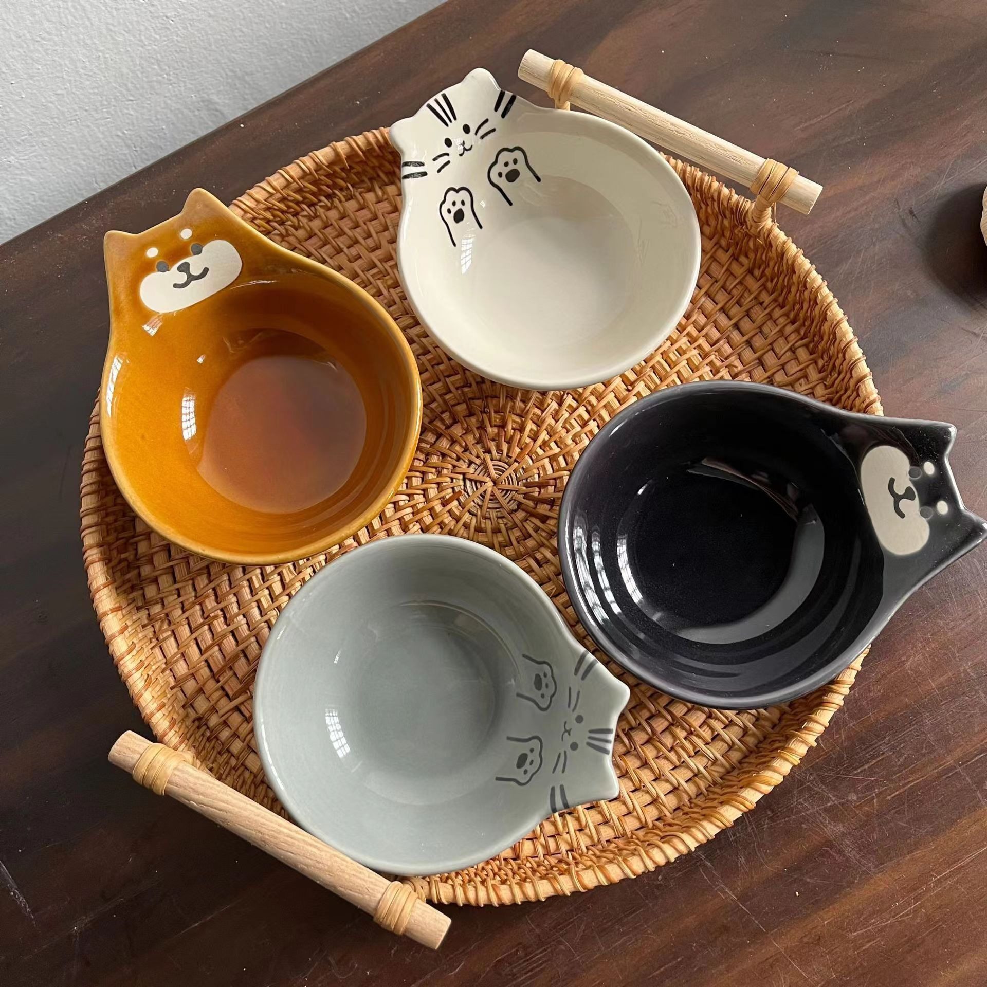 Export original Japanese-style cartoon embossed ceramic bowl children's bowl household sauce dish seasoning dish small Bowl flavor dish