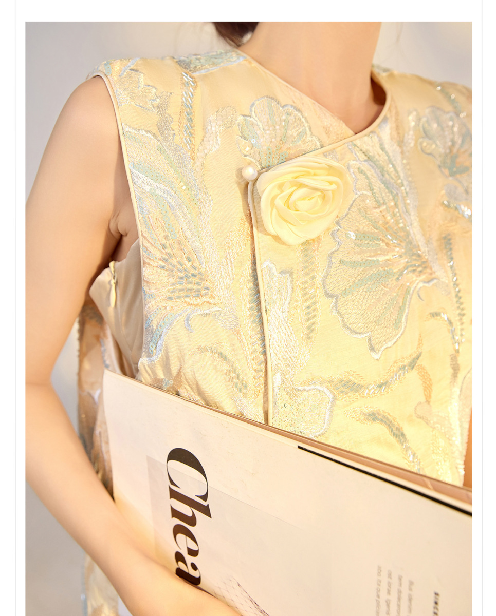 Áo vest nữ không tay thêu hoa nổi chất liệu satin phối họa tiết cành hoa — Hồng xanh (phát hành cùng ngày), Màu xanh hồng (giao hàng trong 7 ngày), Màu xanh mơ (giao hàng trong 7 ngày), Màu xanh mơ (phát hành cùng ngày)