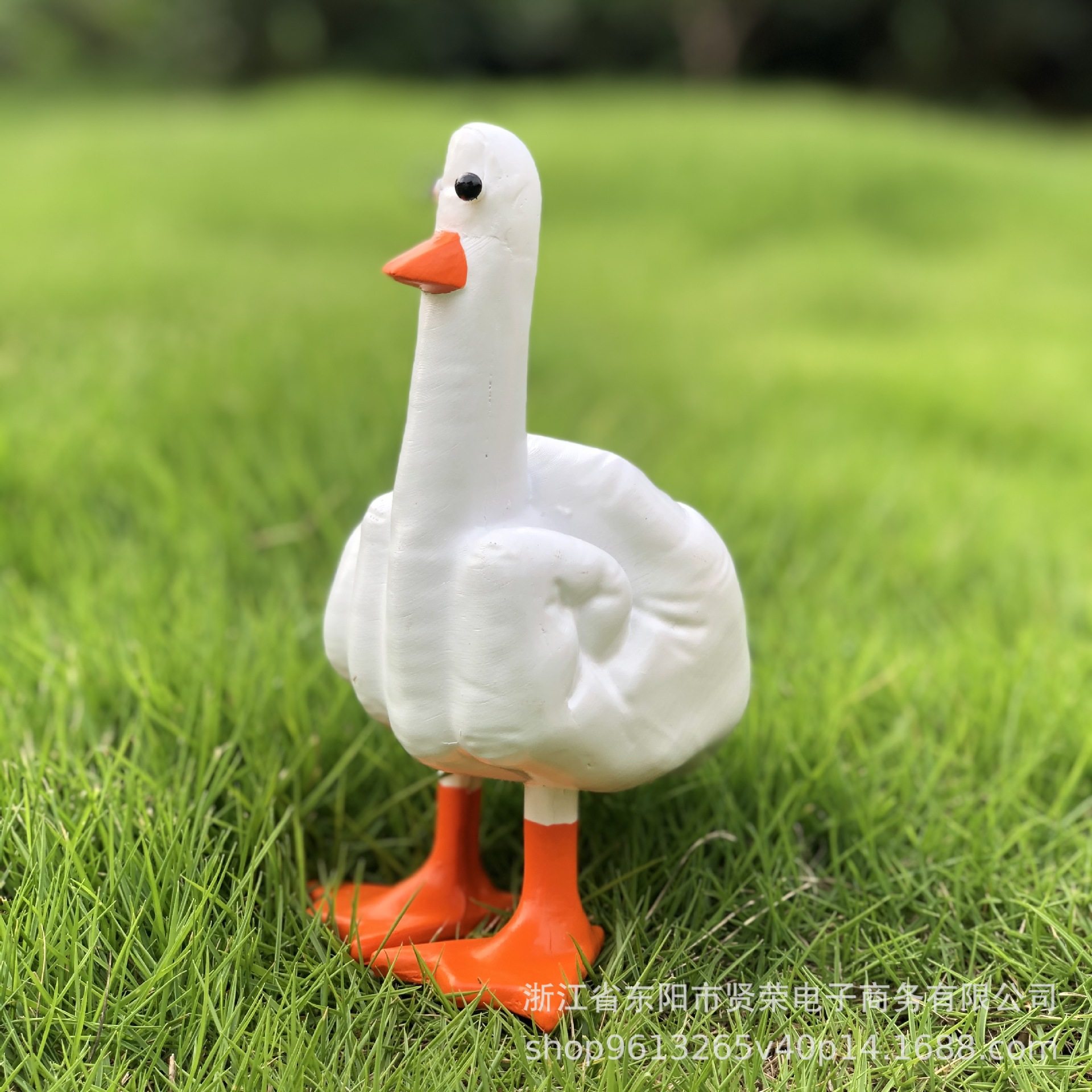 Cross-border New Products Middle Finger duck Statue Resin Crafts Ornaments duck you spoof Middle Finger Desktop Decoration