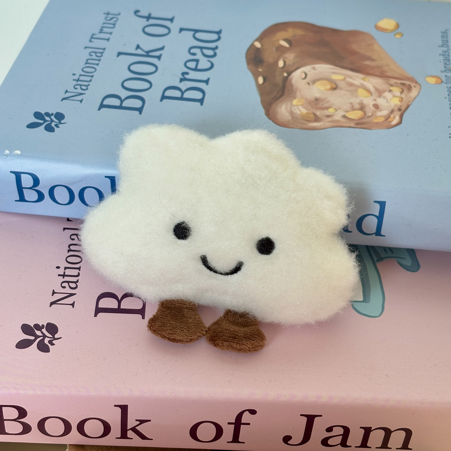 创意卡通云朵毛绒胸针玩偶挂件可爱儿童头饰包包服装装饰配件批发