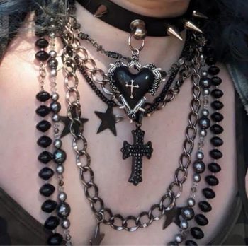 Shibuya Dark Sexy Style Rivet Leather Heart Choker Necklace Female Niche Y2K Personalized Necklace