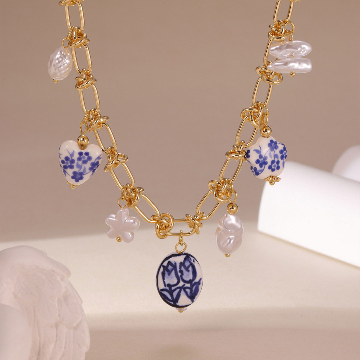 European and American Cross-Border Popular Copper Imitation Pearl Blue and White Porcelain Necklace Electroplated 18K Real Gold Clavicle Necklace Jewelry Wholesale
