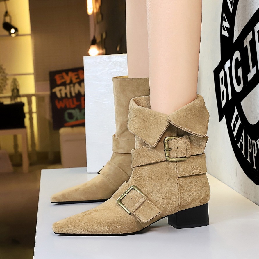 Boot nữ cổ trung mũi vuông khóa thắt lưng gót vừa phong cách retro — màu đen, nâu đậm, quả mơ