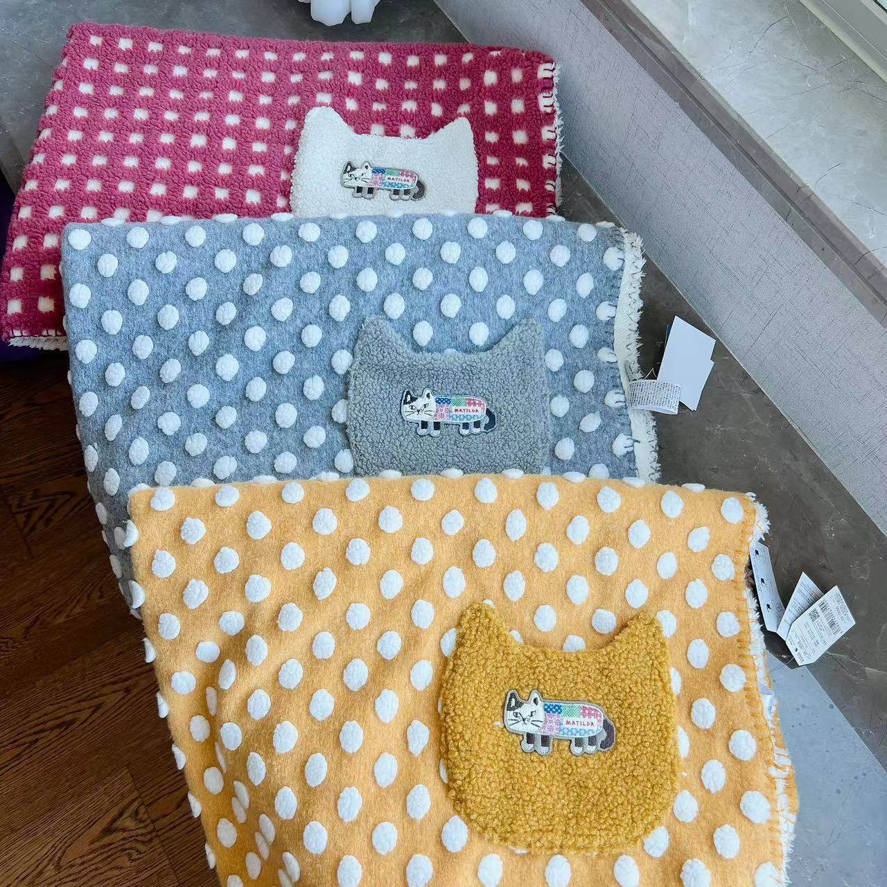 Japanese Kusuguru Cat Print Polka Dot Lamb Cat Blanket Knee Blanket Shoulder Guard Cloak Warm Air Conditioner 211