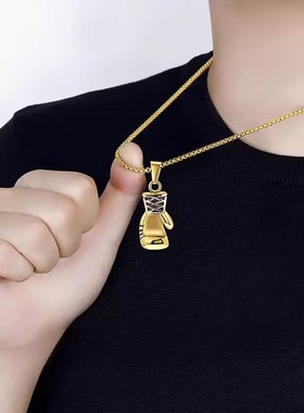 时尚潮流嘻哈健身运动拳击手套吊坠复古朋克轻奢个性男士钛钢项链