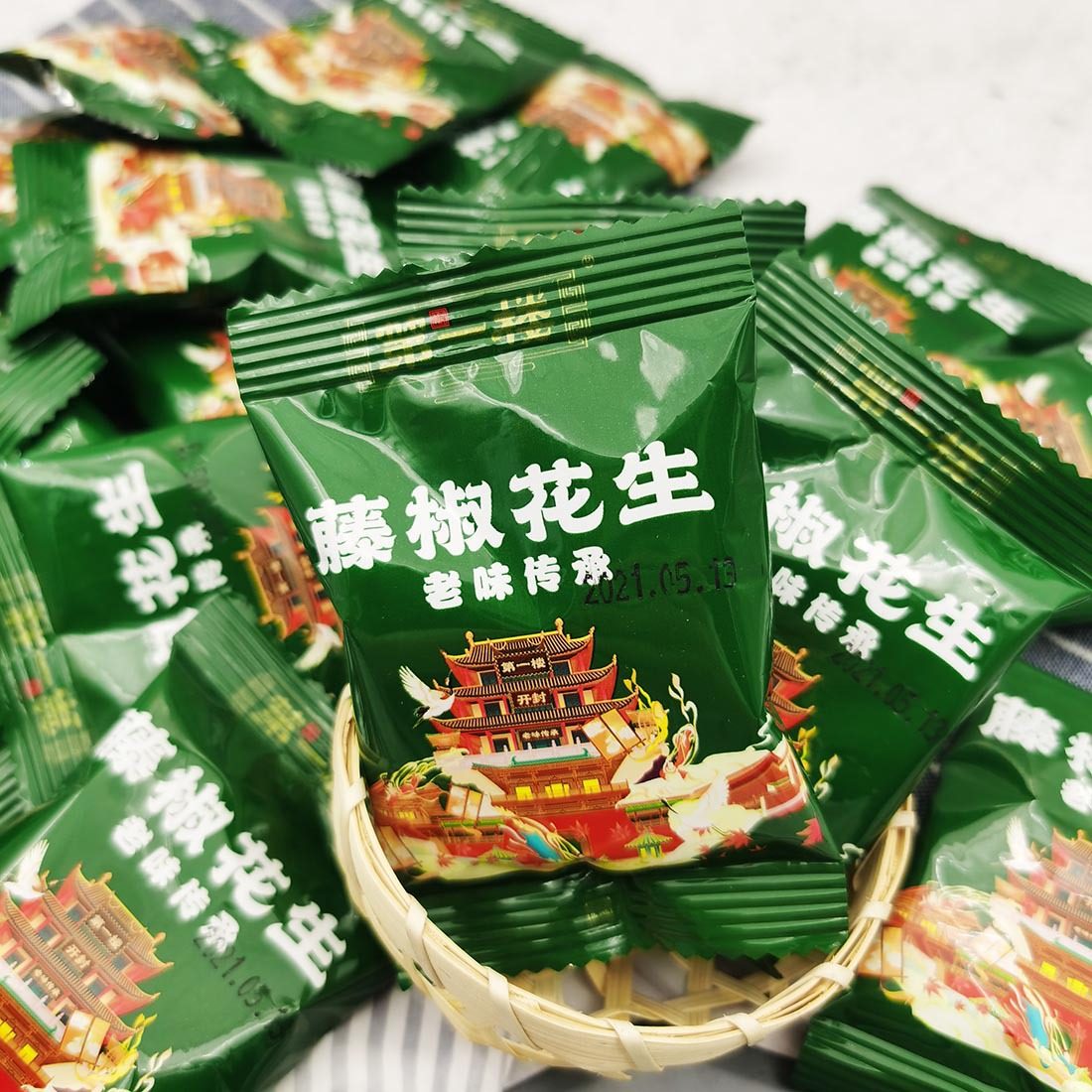 First Floor Vine Pepper Peanuts, Spicy Cumin and Five-Spice Peanuts from Kaifeng, Henan, Ready-To-Eat Snacks in Small Packages