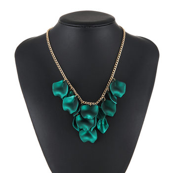 European and American Simple Petal Flower Tassel Collarbone Necklace Unique Internet Celebrity Elegant Niche High-end Necklace for Women