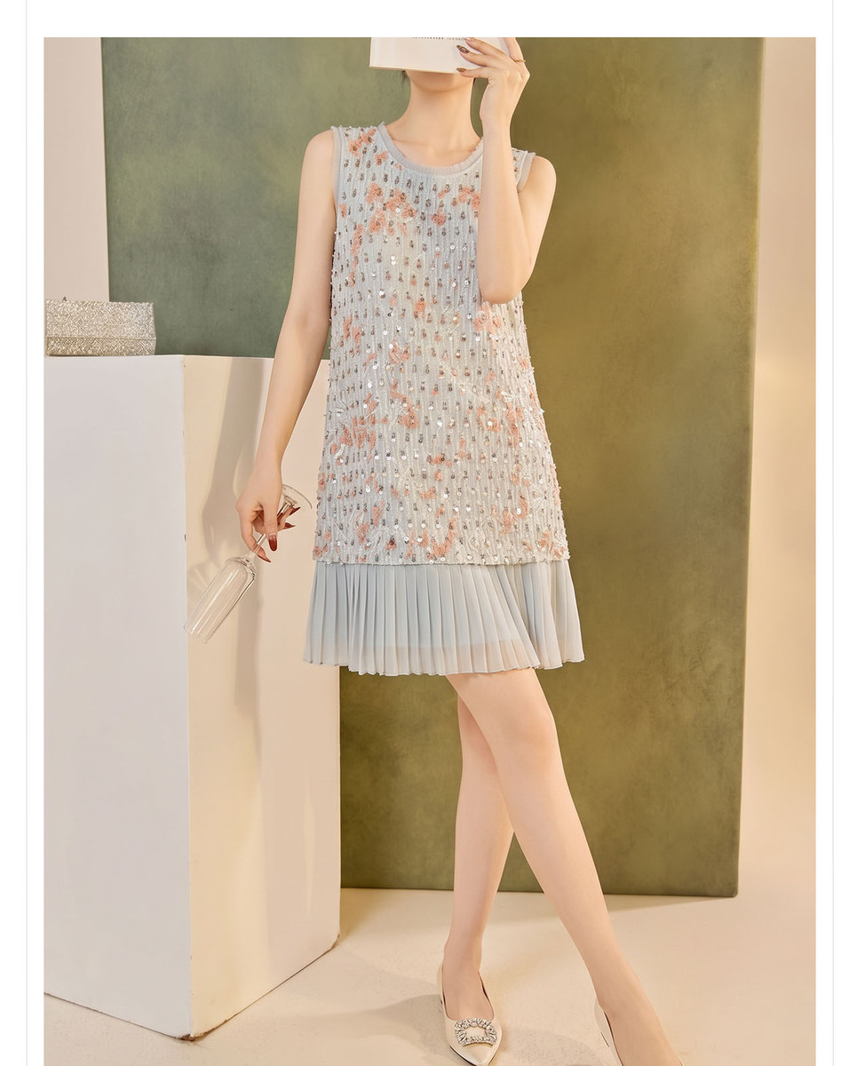 Đầm liền nữ không tay cổ tròn thêu hoa kết sequin dáng chữ A phối bèo tầng — Xanh nhạt