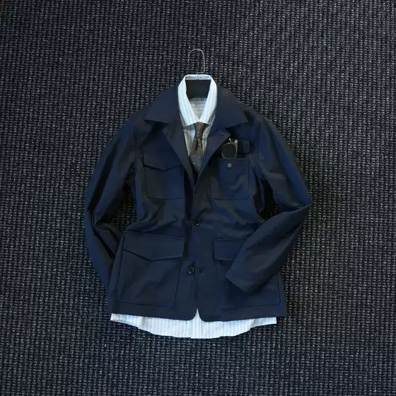 High-Quality Autumn and Winter New Style High-End Multi-Pocket Waist-Cinching Hunting Jacket for Men, Classy and Stylish Shirt Coat for Men