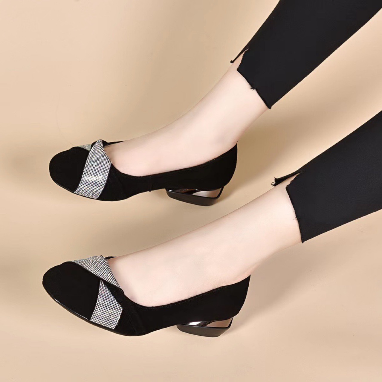 (Mới) Mã K1391 Giá 1350K: Giày Da Nữ Toopng Gắn Đá Mũi Tròn Đế Mềm Hàng Mùa Xuân Thu Đông Giày Dép Nữ Chất Liệu Da Bò G04 Sản Phẩm Mới, (Miễn Phí Vận Chuyển Toàn Quốc).