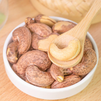 Cashew Nuts with Skin Daily Nut Bags Nut Cashew Nuts with Skin Salt Baked Vietnamese Cashew Nuts 250g