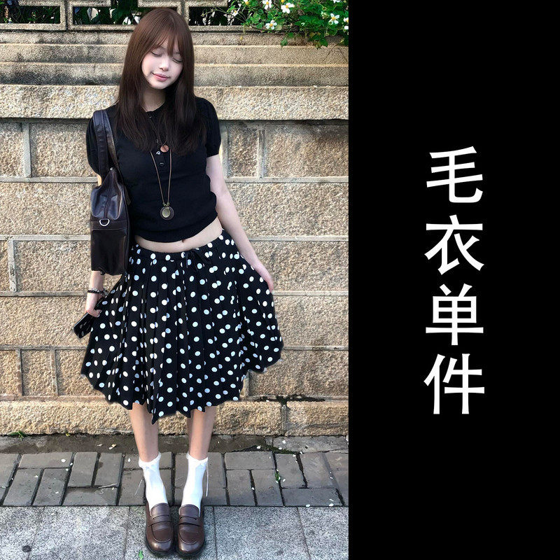 韩系巨好看穿搭一整套2026新款黑色短袖t恤女夏季波点半身裙套装