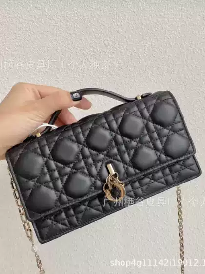 2025 New High-End D Family Clutch Bag Classic Quilted Pearl Chain Bag Single Shoulder Crossbody Small Square Women's Bag