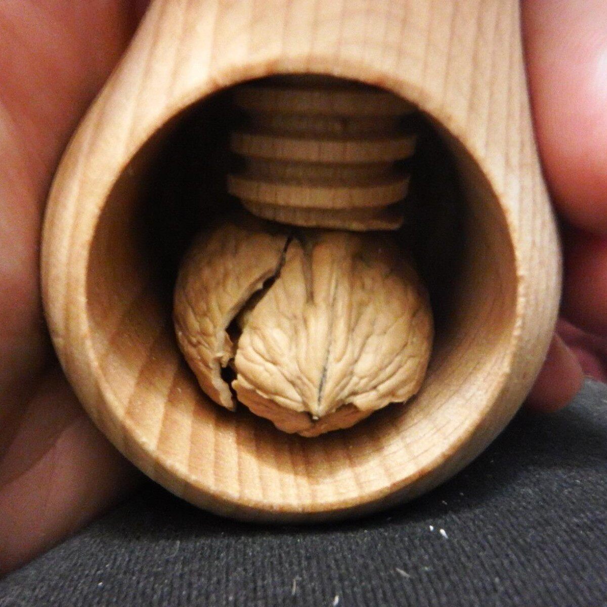 Wooden Creative Mushroom-Shaped Walnut Clip Red Black Green Mushroom Nut Wooden Clip Shell Opening Tool Japanese Multi-Function