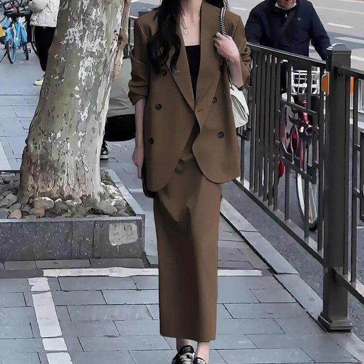 Tailored Suit Set Loose Fit Elegant Design Stylish Blazer with Skirt Spring Fall Collection Wholesale Available