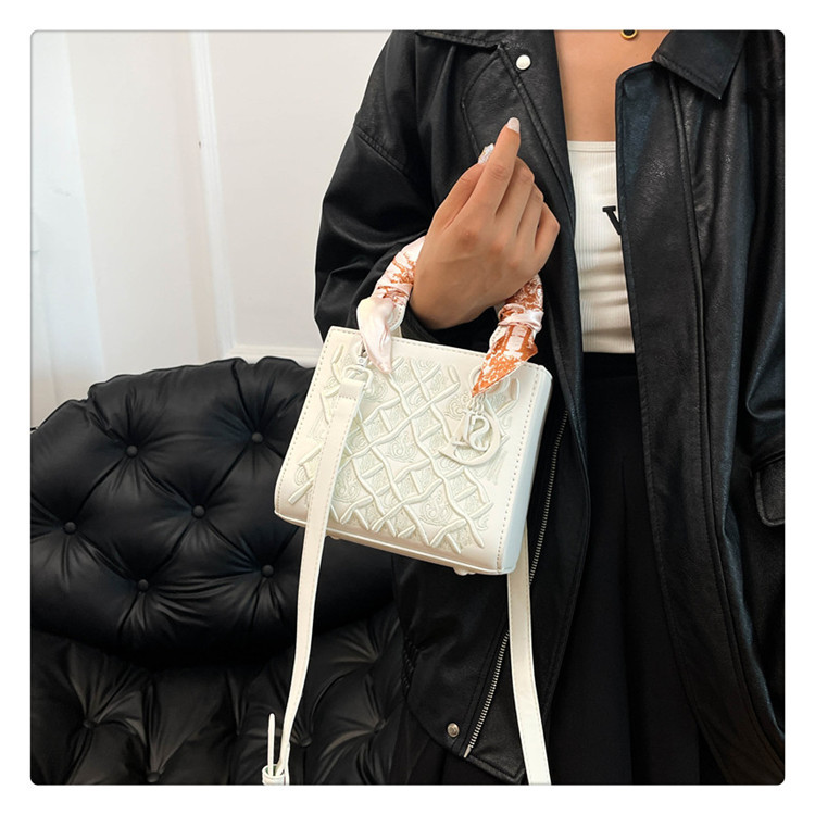 High-end Light Luxury Bag Women's New Style Elegant All-match Heavy Industry Embroidered Daofei Bag Crossbody Portable Small Square Bag 12 O1CN010lhXQQ1a0nNXq6fgV !!2218817593268 0 cib