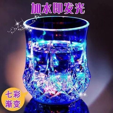Luminous pineapple mug beer mug bar colorful luminous mug induction lamp creative luminous mug cross-border e-commerce hot sale