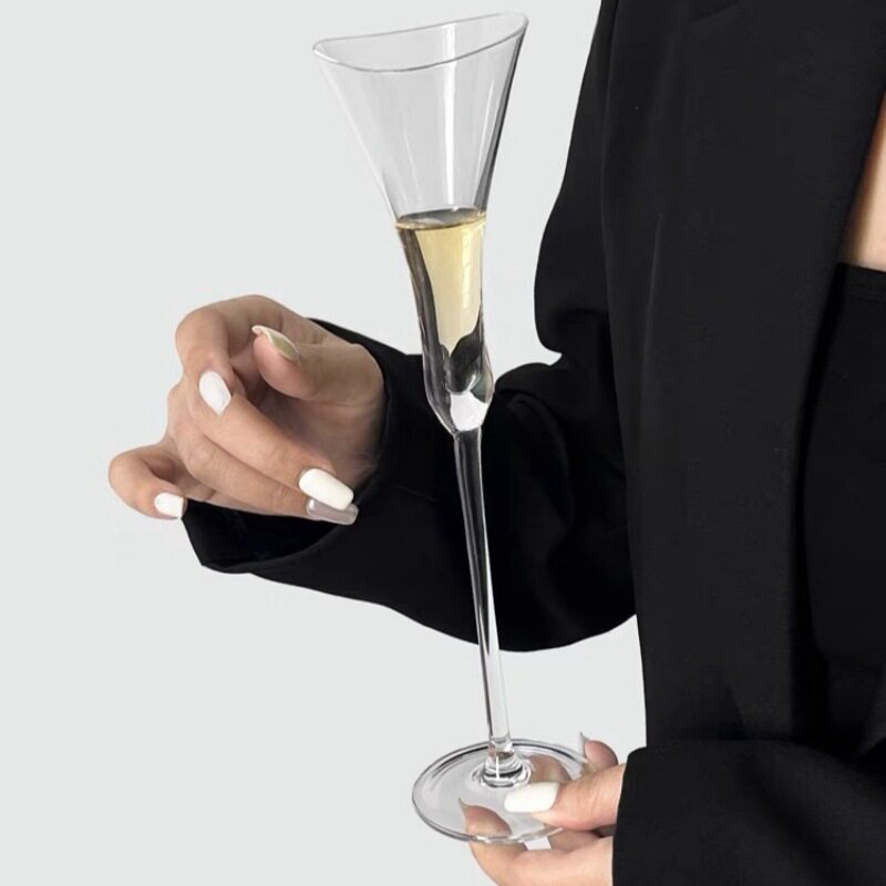 ♔ Good-Looking Girl's Tipsy Wine Glass Design French Lily Champagne Glass Goblet Niche Red Wine Glass