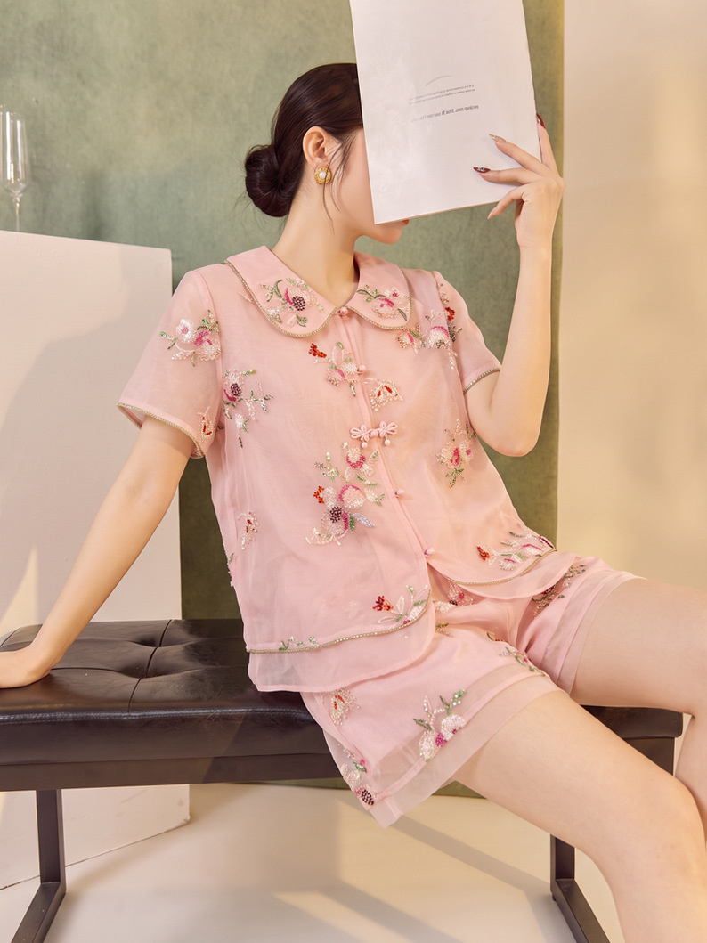 Bộ áo sơ mi không tay thêu họa tiết hoa và quần short dài, phong cách retro nghệ thuật — Quần short thêu hạt (giao hàng trong 7 ngày), Quần short thêu hạt (giao hàng trong ngày), Áo thêu hạt (giao hàng trong 7 ngày), Áo thêu hạt (giao hàng trong ngày)