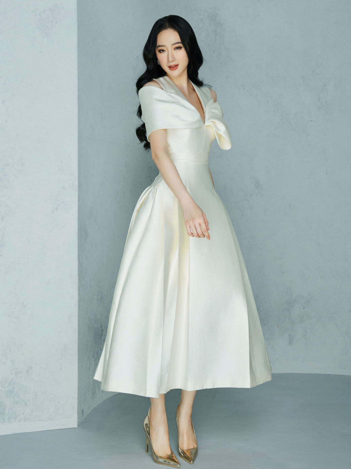 Đầm maxi nữ thắt eo cổ V tay raglan ngắn, chất liệu polyester mềm mại — Trường An chi tiết 3