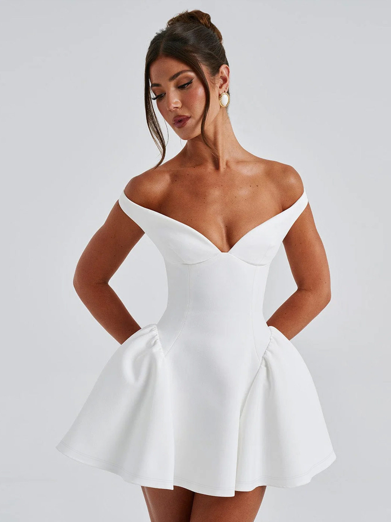 欧美女装2024秋季新款性感V领低胸辣妹露背纯色修身连衣裙礼服女