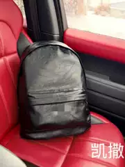 Casual and Fashionable Oil-Waxed Leather Backpack for Men and Women, Featuring a Smooth Zipper and Exquisite Workmanship