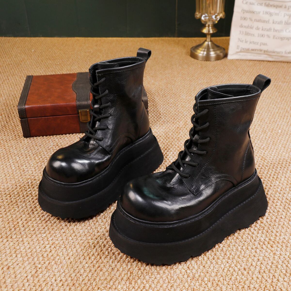 Boot Martin nữ cổ ngắn đế dày, da bò thật buộc dây — đen, nâu