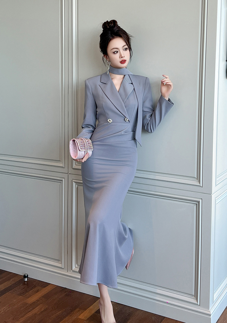 Đầm ôm body nữ cổ vest dáng đuôi cá tay dài — Xám sương mù